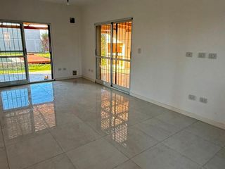 Foto 7 de Casa 3 Dormitorios con amenities y Gas - Bouchard 300 - Funes | Alquiler