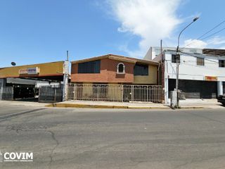 Foto 1 de Casa y Local en Venta en Av. Venezuela