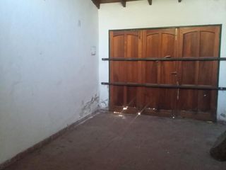 Foto 2 de Muy lindo chalet de cuatro ambientes en venta con excelente ubicacion en Don Torcuato