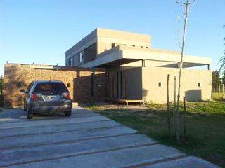 Foto 22 de Casa amoblada en alquiler, barrio San Benito, lote al río
