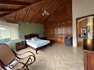 Foto 6 de Excelente casa esquinera Tumbaco, 350 mtrs implantada terreno 1000 mtrs