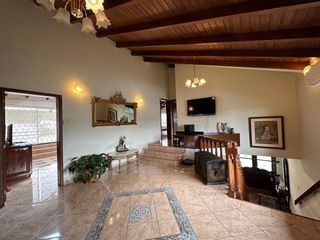 Foto 7 de Excelente casa esquinera Tumbaco, 350 mtrs implantada terreno 1000 mtrs