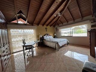 Foto 20 de Excelente casa esquinera Tumbaco, 350 mtrs implantada terreno 1000 mtrs