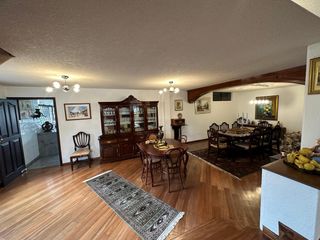Foto 1 de Excelente casa esquinera Tumbaco, 350 mtrs implantada terreno 1000 mtrs