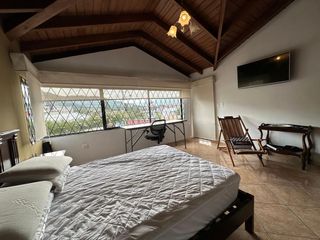 Foto 21 de Excelente casa esquinera Tumbaco, 350 mtrs implantada terreno 1000 mtrs