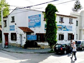 Foto 1 de Casa en alquiler - 8 Dormitorios 6 Baños - 257Mts2 - Mar del Plata