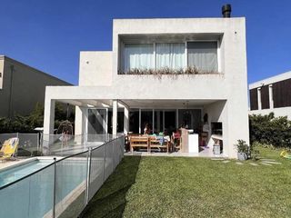 Foto 10 de Casa Los Castaños 4 Ambientes con pileta
