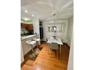Foto 2 de Venta Apartamento Duplex Club House Gratamira Campestre Bta.
