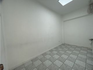 Foto 4 de SE AQLUILA OFICINA / LOCAL PLANTA BAJA ALBORADA 3ERA ETAPA (MARMIR)