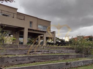 Foto 1 de Venta Increíble Casa 6 Amb a La Laguna en El Golf Nordelta Tigre