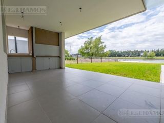 Foto 4 de Casa sobre lote al río con 5 dormitorios en venta   San Juan - Villanueva