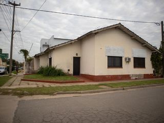 Foto 2 de Casa en venta en Caminos y Arevalo, Lobos