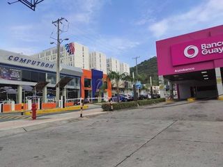 Foto 1 de Alquiler Locales Comerciales Frente al Riocentro Ceibos.