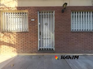 Foto 1 de PH 5 ambientes al frente con terraza en Villa Urquiza