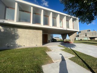 Foto 2 de Casa en Venta a la laguna en Virazon Nordelta Tigre