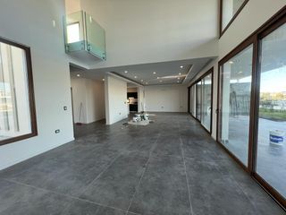 Foto 4 de Casa en Venta a la laguna en Virazon Nordelta Tigre