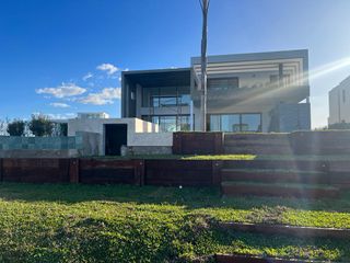 Foto 20 de Casa en Venta a la laguna en Virazon Nordelta Tigre