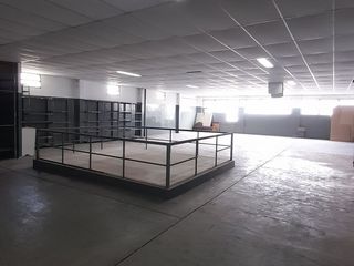 Foto 5 de Depósito con oficinas en venta