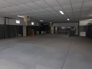 Foto 8 de Depósito con oficinas en venta