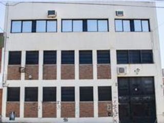 Foto 1 de Depósito con oficinas en venta