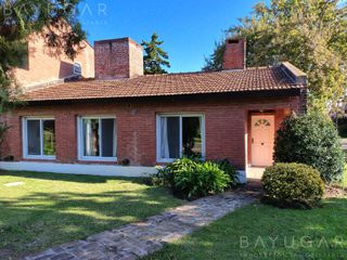 Foto 1 de Venta Casa 4 Amb. - Champagnat Country Club / Pilar