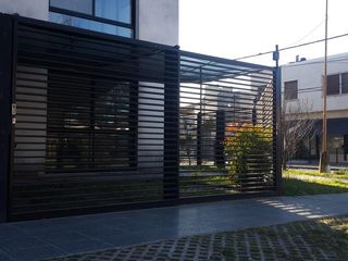 Foto 2 de RIOBAMBA al 7200 - 2.50X5,00m. - Semicubierta, entrada independiente, iluminación y alarma