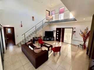 Foto 3 de Casa en venta - 4 Dormitorios 4 Baños - La Plata