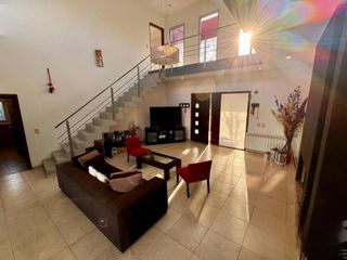 Foto 4 de Casa en venta - 4 Dormitorios 4 Baños - La Plata