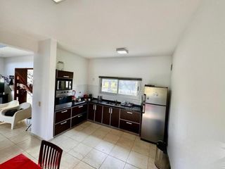 Foto 6 de Casa en venta - 4 Dormitorios 4 Baños - La Plata