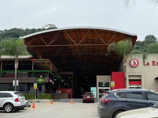 Foto 9 de Alquiler Locales Comerciales Frente al Riocentro Ceibos.