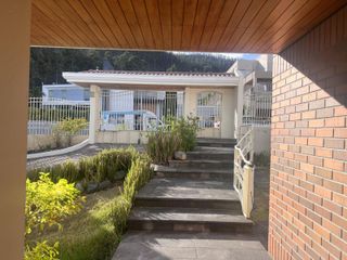 Foto 30 de Renta amplia casa 3 dorm-estudio-jardín.  Cumbayá.