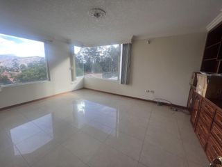 Foto 13 de Renta amplia casa 3 dorm-estudio-jardín.  Cumbayá.