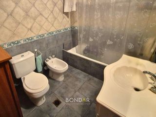 Foto 7 de DUPLEX EN VENTA DORREGO- APTO CREDITO- 4 Dorm/ 3 Baños/ Cochera