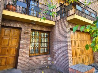 Foto 1 de DUPLEX EN VENTA DORREGO- APTO CREDITO- 4 Dorm/ 3 Baños/ Cochera