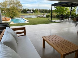Foto 9 de Venta Casa con  Al Rio en Barrio Náutico San Juan Villanueva