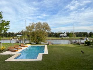 Foto 1 de Venta Casa con  Al Rio en Barrio Náutico San Juan Villanueva
