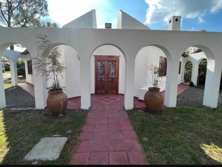 Foto 3 de Venta Casa con Pileta en Country Aranjuez Escobar GR