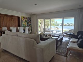 Foto 12 de Importante Casa estilo Frances en Alquiler en Santa Barbara
