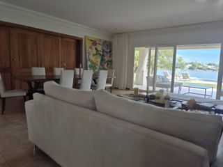 Foto 14 de Importante Casa estilo Frances en Alquiler en Santa Barbara
