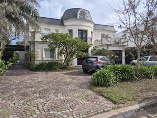 Foto 7 de Importante Casa estilo Frances en Alquiler en Santa Barbara