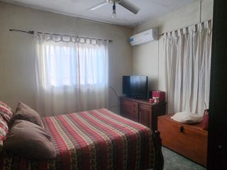 Foto 4 de Casa en  calle Bressoud (zona Ovidio Lagos y Tibiletti)
