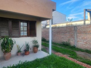 Foto 1 de Casa en  calle Bressoud (zona Ovidio Lagos y Tibiletti)