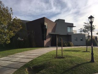 Foto 5 de Alquiler Anual Casa 5 Ambientes en Santa Teresa Villanueva Tigre