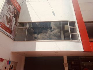 Foto 1 de Local Comercial de Renta 3 Niveles Av. La Prensa 435 m2