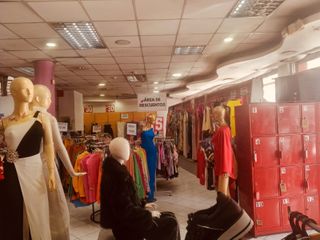 Foto 4 de Local Comercial de Renta 3 Niveles AV. La Prensa 1.080 m2