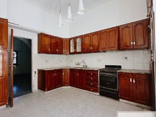 Foto 4 de Casa en venta de 4 dormitorios c/ cochera en Centro