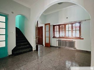 Foto 2 de Casa en venta de 4 dormitorios c/ cochera en Centro