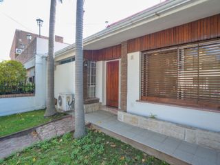 Foto 2 de CASA CON 3 DORMITORIOS A 100 m de Av 7 Jefes!!