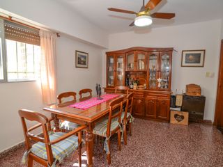 Foto 5 de CASA CON 3 DORMITORIOS A 100 m de Av 7 Jefes!!