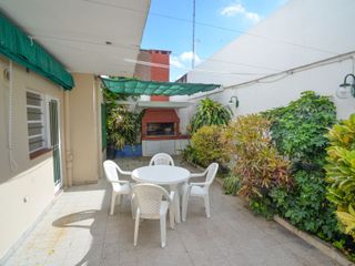 Foto 8 de CASA CON 3 DORMITORIOS A 100 m de Av 7 Jefes!!
